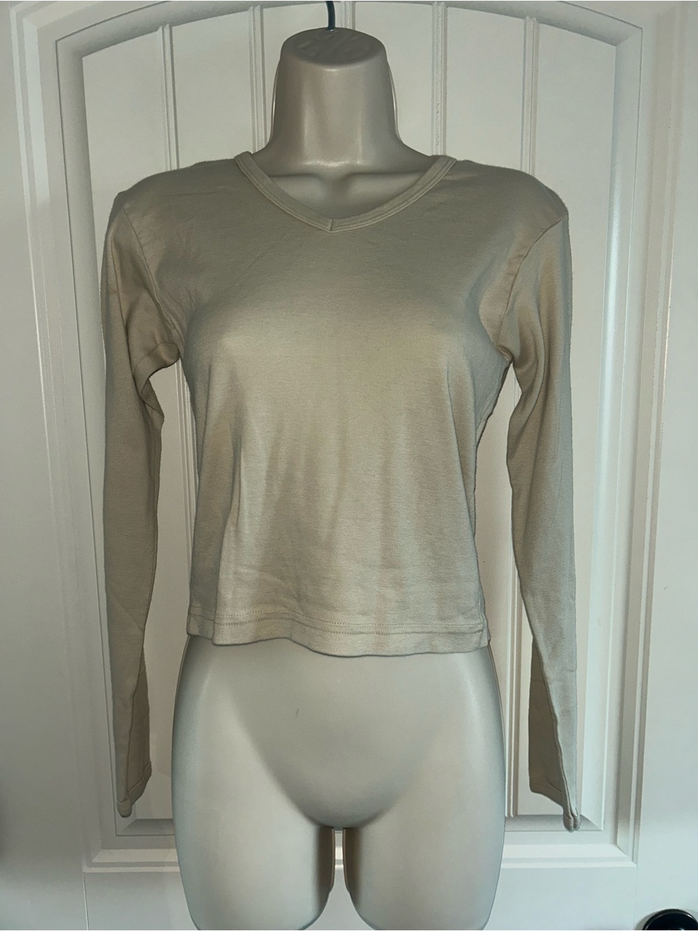 NWT Hard Tail Women's Long-Sleeve V-Neck Top in Light Taupe Sz OS